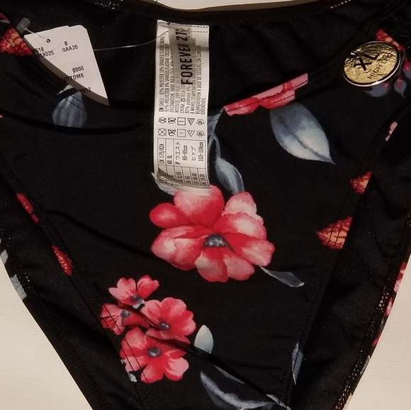 BNWT Swimwear Bottoms SIZE XL BLK W/ RED FLORAL - Picture 4 of 5